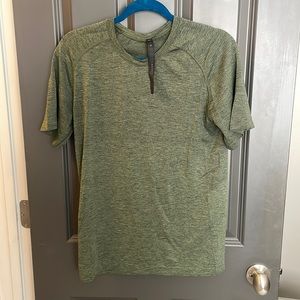Lululemon workout shirt